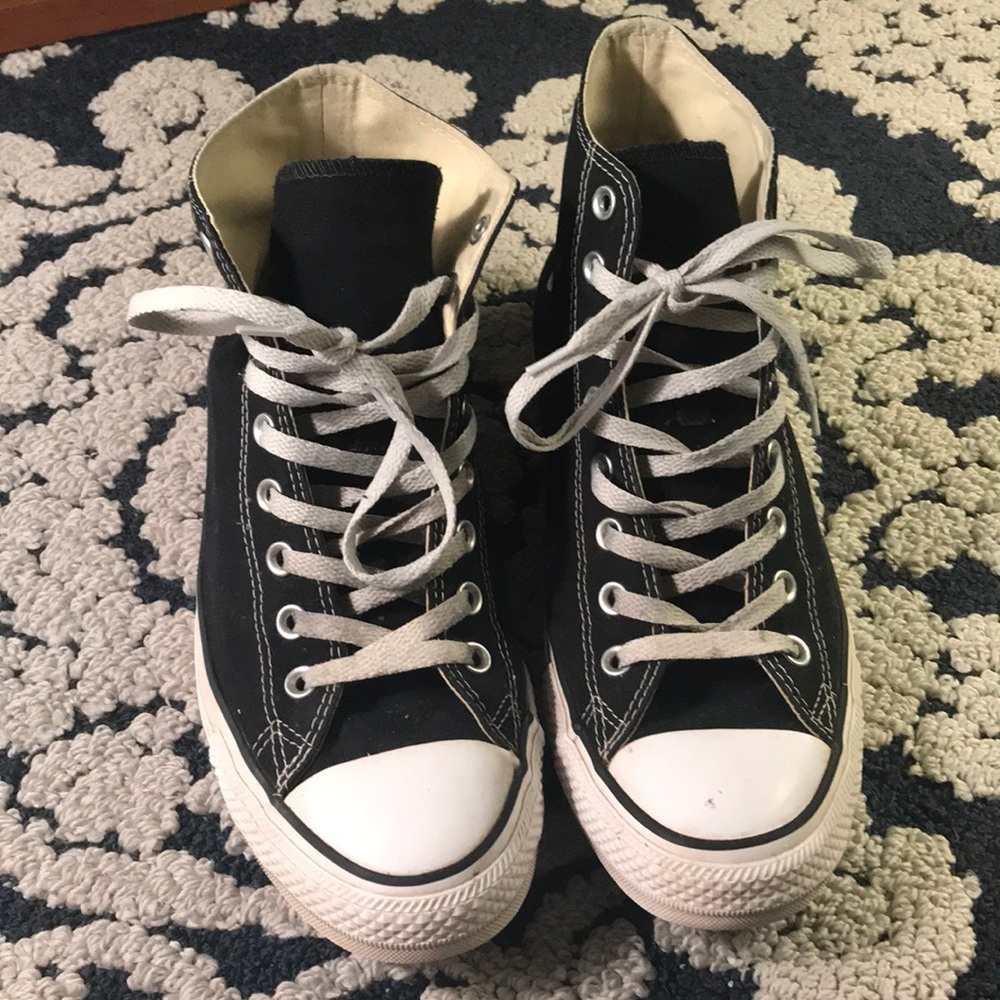 Black classic converse